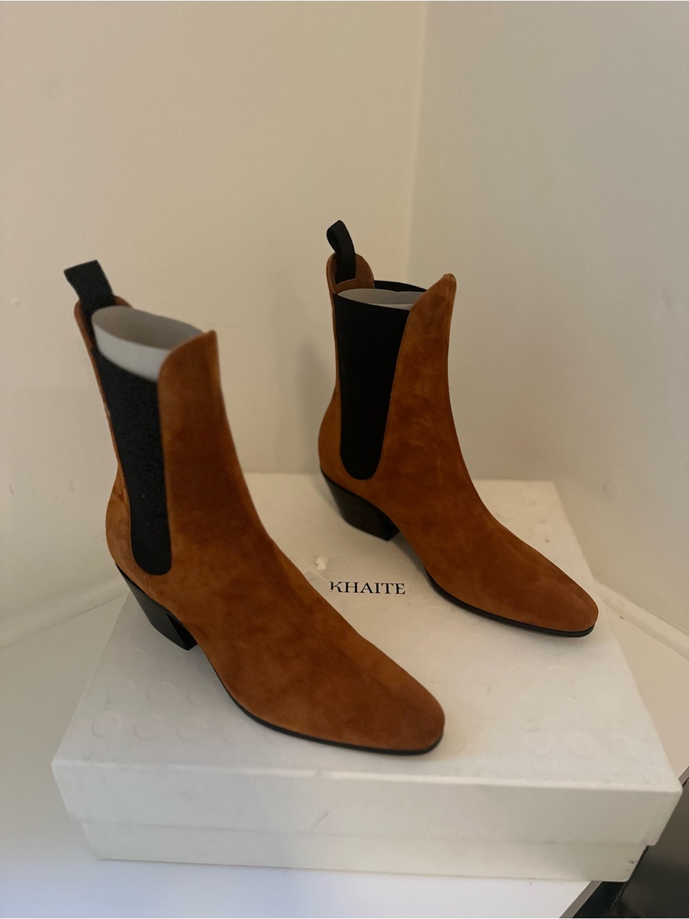 NWT Khaite Saratoga Chelsea Boot